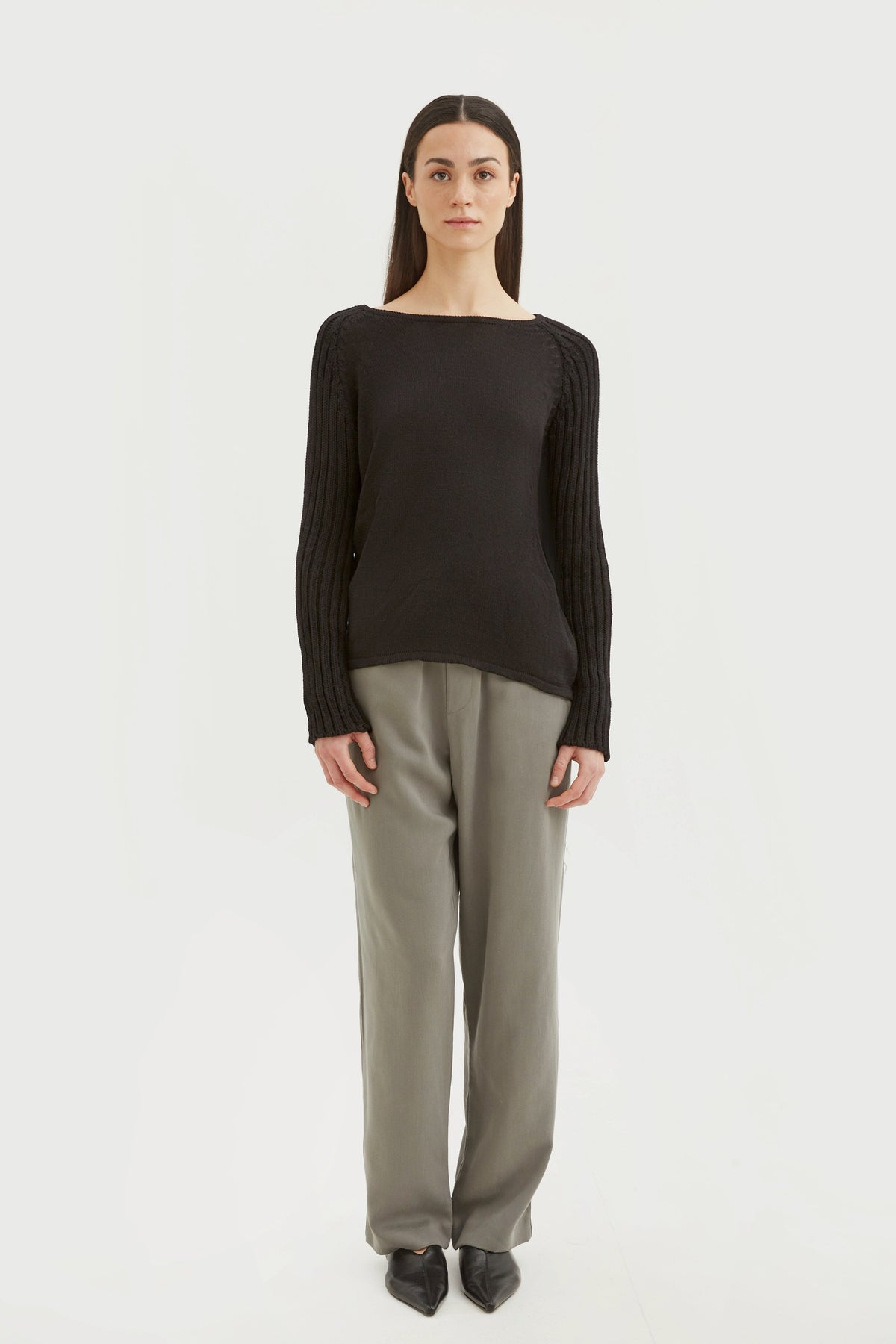 Abedul: Pullover aus Merinowolle in Schwarz | TASHAY