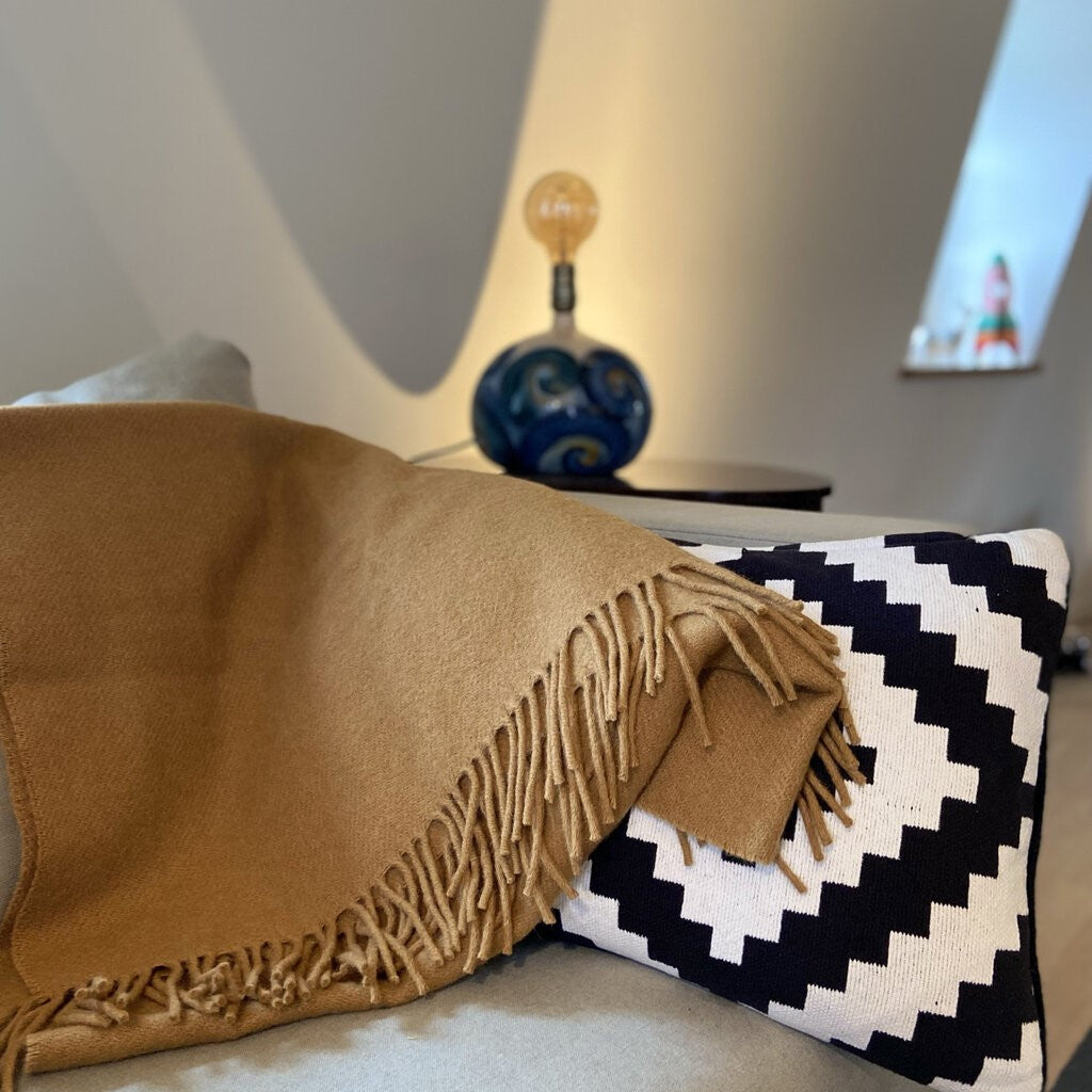 Iyrata: Bettläufer aus Lamawolle in Camel | TASHAY
