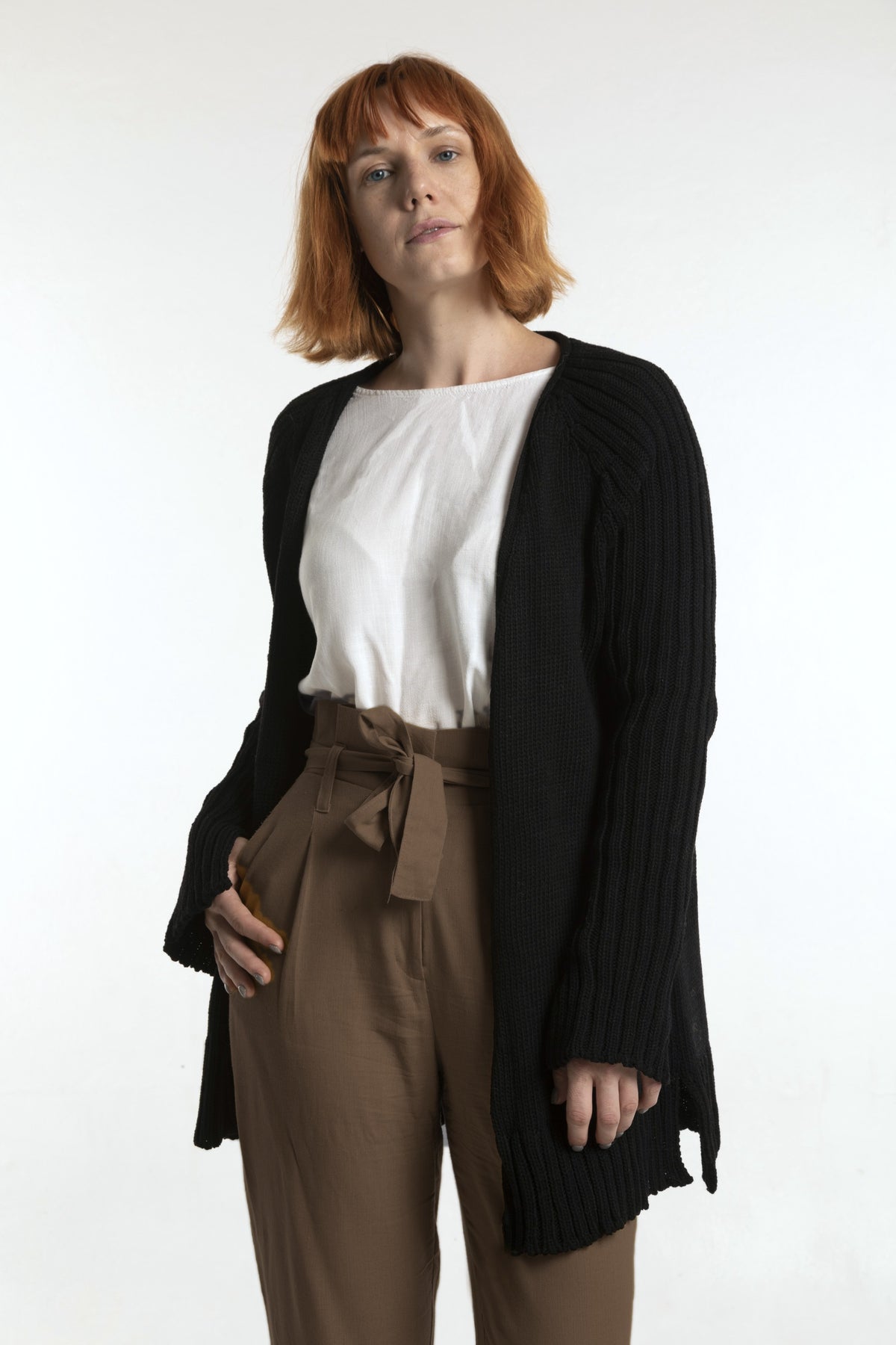 Cárdigan de merino Jazmín en negro con mangas acanaladas