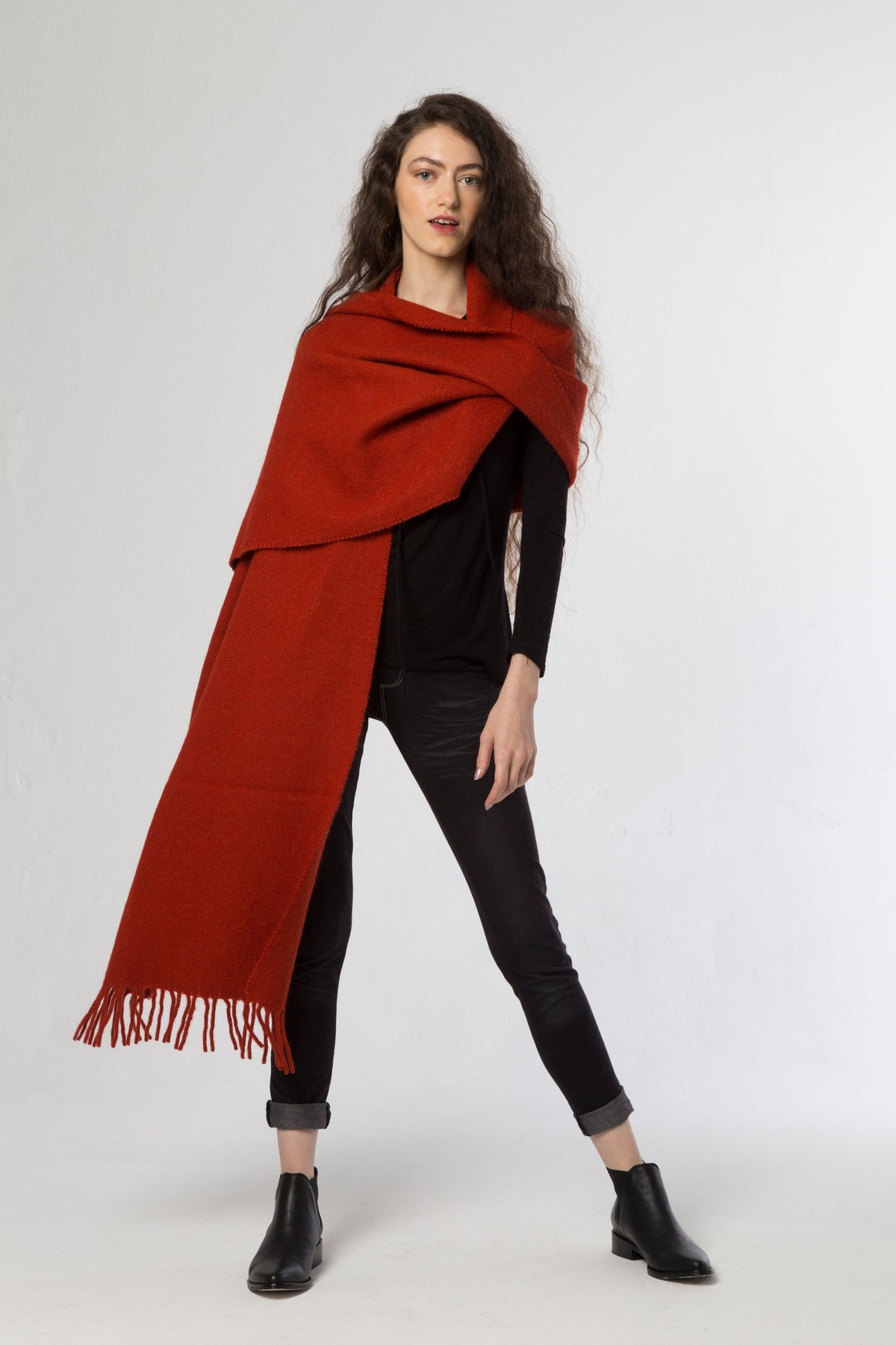 Pino: Schaltuch aus Lamawolle in Rot | TASHAY