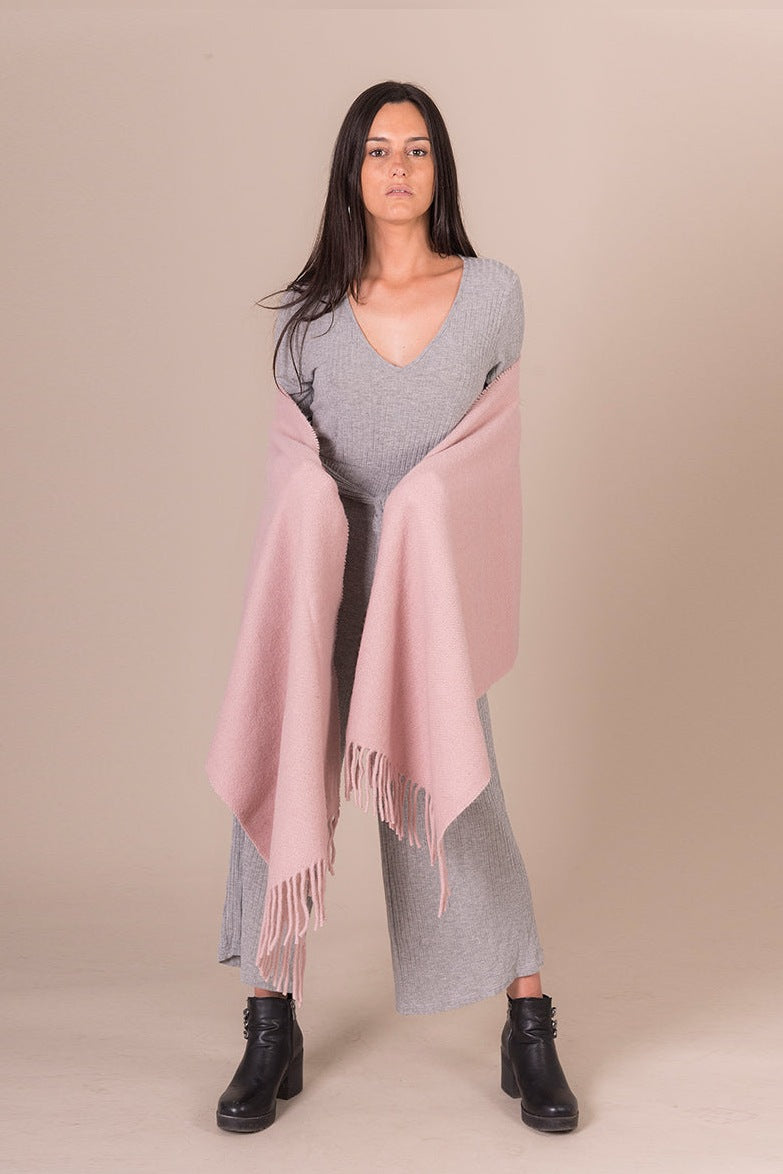 Pino: Schaltuch aus Lamawolle in Rosa | TASHAY