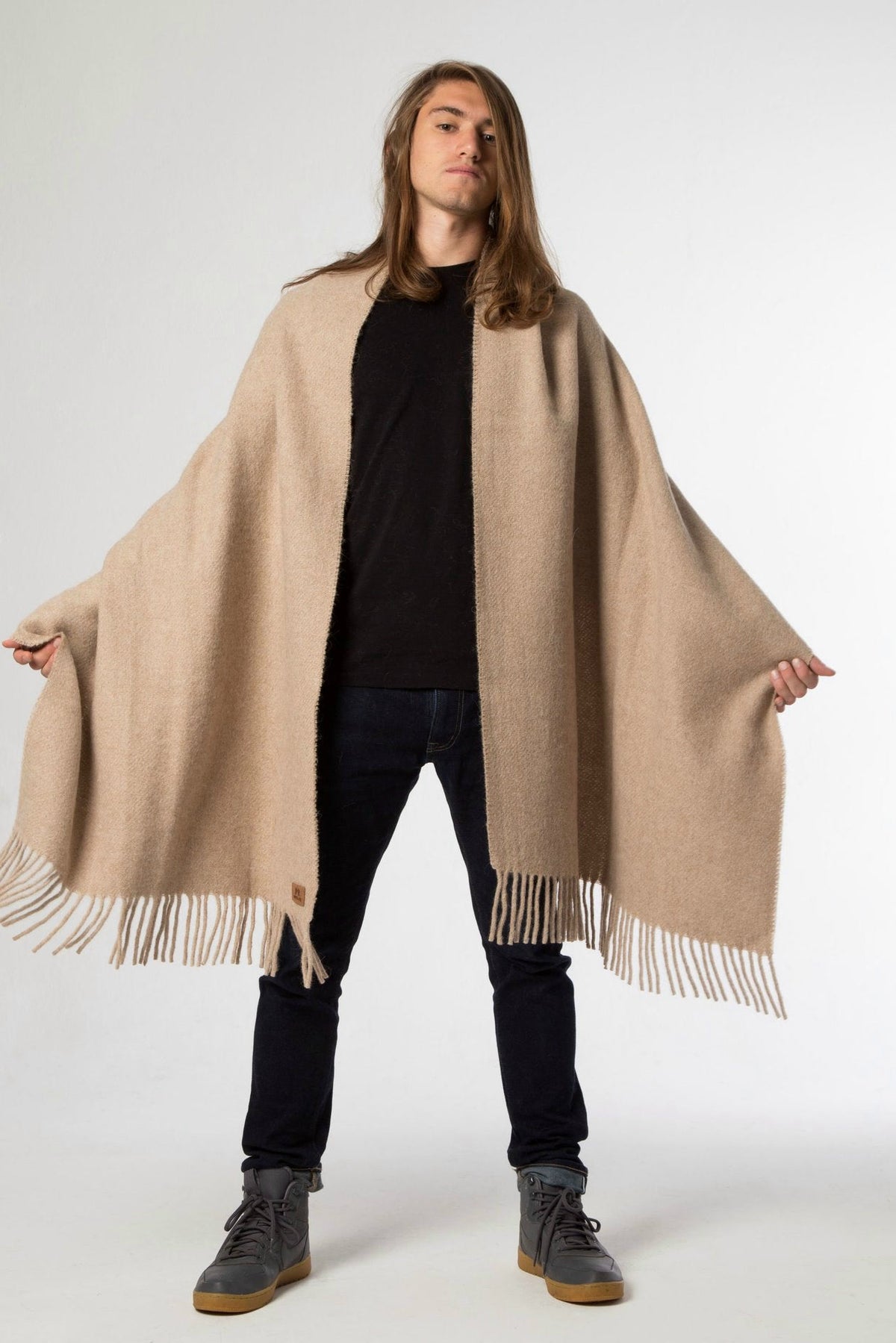 Choe: bufanda XL de lana de llama en beige | TASHAY