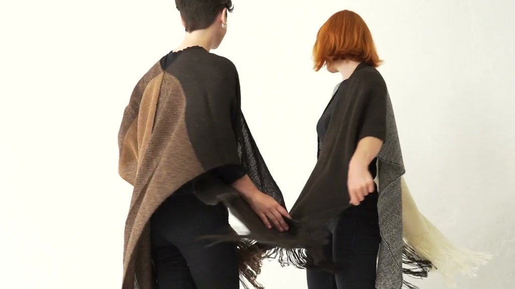 Ponchos Helecho bicolor de lana de llama de Tashay